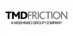Logo von TMD Friction in grauer Schrift auf schwarzem Hintergrund.